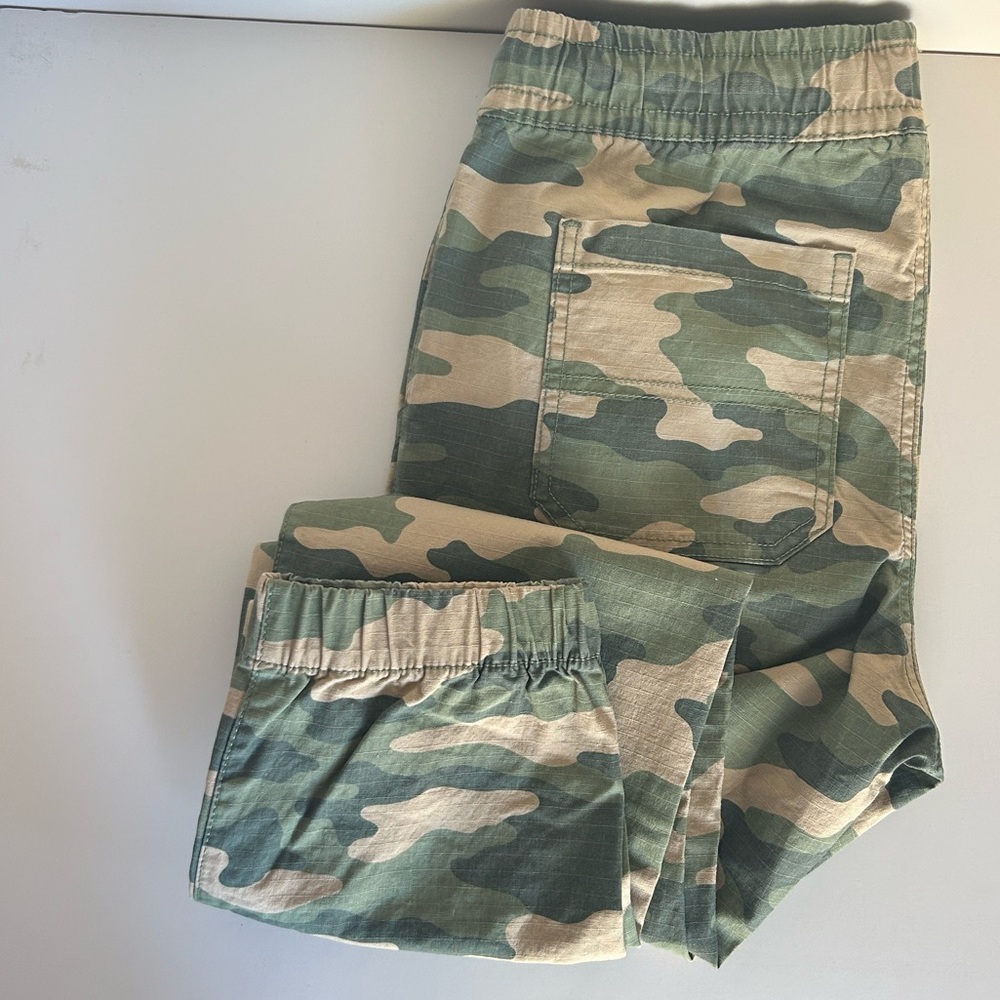 Art Class Camo Joggers in Green and Tan NWOT